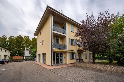 Foto Negozio in via cento 263/f, San Giovanni in Persiceto Decima di 71 m²