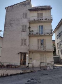 Foto Appartamento in Via Umbria, Montegranaro Centro di 113 m² con 6 locali