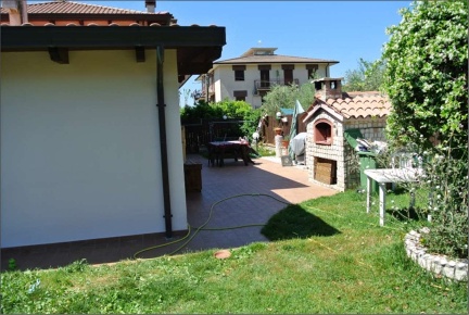 Foto Villa unifamiliare a Fondi di 353 m² con 17 locali in vendita