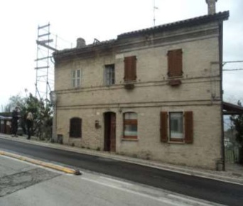 Foto Villa a schiera in Via Armando Diaz, Fermo Centro di 142 m² in vendita