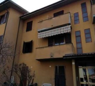 Foto Appartamento in Via Chiesa, Pozzo d'Adda Centro di 93 m² con 5 locali