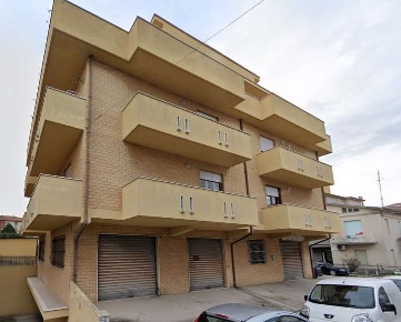 Foto Negozio in Via Teano, Porto Sant'Elpidio Centro di 67 m² con 1 locali