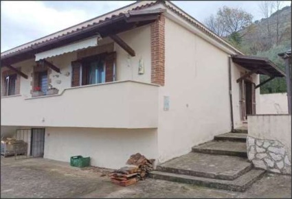 Foto Villa unifamiliare in VIA CARPINETANA, Maenza di 91 m² con 5 locali