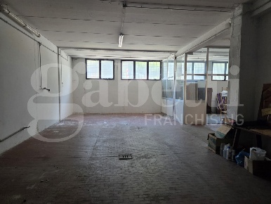 Foto Magazzino in Via Amedani 35, Sasso Marconi Centro di 170 m² in vendita