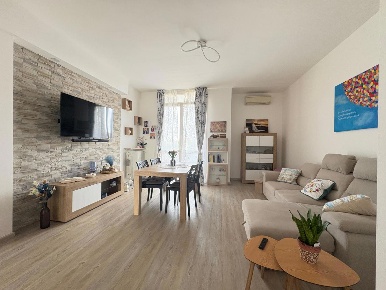 Foto Appartamento in Via Lamarmora 5, Magenta Centro di 100 m² con 3 locali