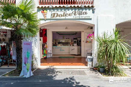 Foto Bar in Lungo Darsena, Misano Adriatico Centro di 37 m² con 2 locali