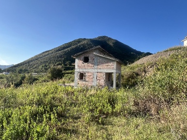 Foto Rustico in Isca Molini, Santa Marina di 170 m² con 4 locali in vendita