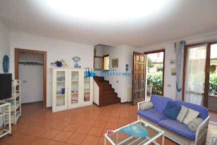 Foto Villa a schiera a Montignoso Ronchi - Poveromo di 135 m² con 7 locali