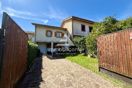 Foto Villa a schiera in via Giacomo Balla 13, Genzano di Roma di 100 m²