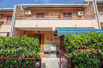 Foto Villa a schiera in via dei Pini 10, Fonte Nuova Tor Lupara di 175 m²