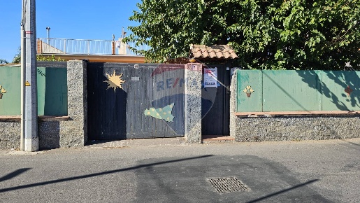 Foto Villa unifamiliare in Via Campo Di Mare, Catania Villaggio Paradiso