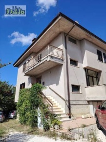 Foto Case semi ndipendenti in Contrada Santa Giuliana, Castignano di 196 m²