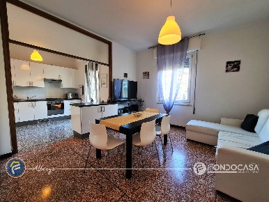 Foto Appartamento in Via Piave, Albenga Centro di 135 m² con 5 locali