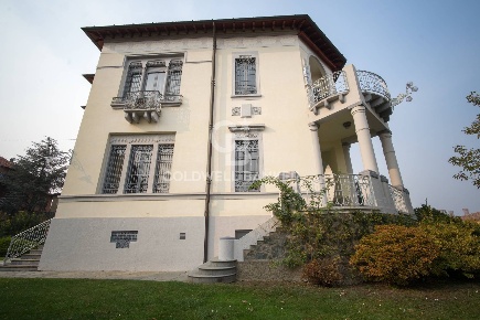 Foto Villa singola in corso costantino nigra, Ivrea di 553 m² con 16 locali