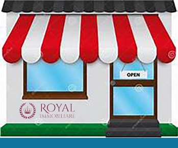 Foto Locale commerciale in Via Grande, Livorno di 60 m² con 2 locali