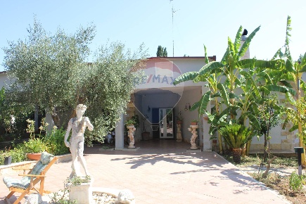 Foto Villa singola in Contrada Fratta, Bitetto di 220 m² con 6 locali