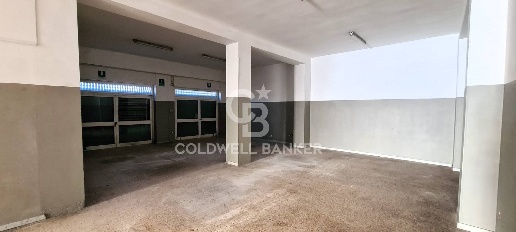 Foto Locale commerciale in Parallela Viale Europa, Martina Franca di 190 m²