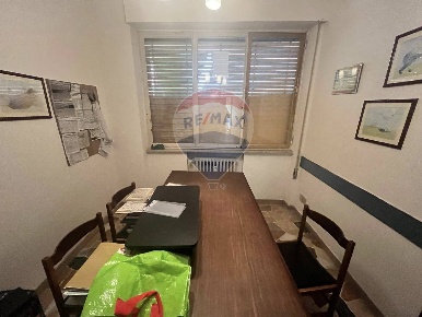 Foto Ufficio in Contrada Della Rosa, Ferrara Centro Storico di 150 m²