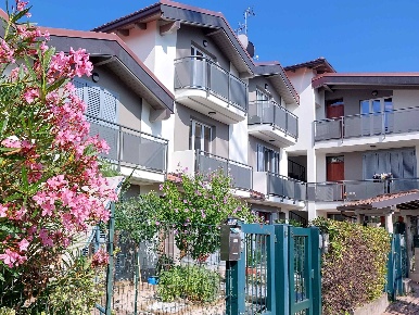 Foto Appartamento in VIA MONTE NEVOSO, Tradate Centro di 127 m² in vendita