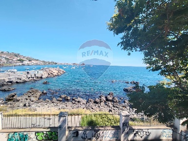 Foto Casa indipendente in Vico Anfora, Aci Castello Centro di 140 m²