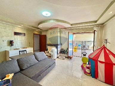 Foto Appartamento in Via Monterisi, Monopoli Centro di 125 m² con 4 locali