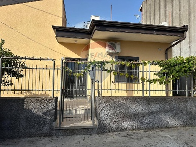 Foto Villa singola in Via Piersanti Mattarella, Piedimonte Etneo Centro
