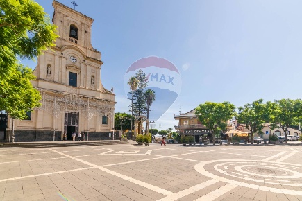 Foto Negozio in Via Roma, San Giovanni la Punta Centro di 40 m² in vendita