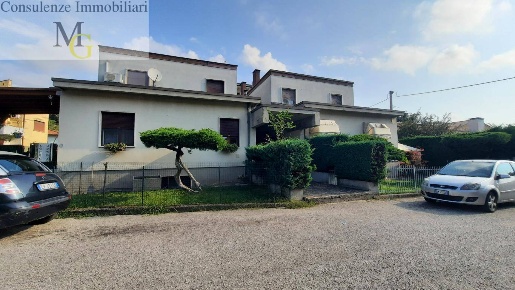 Foto Appartamento a Monteforte d'Alpone Centro di 120 m² con 5 locali