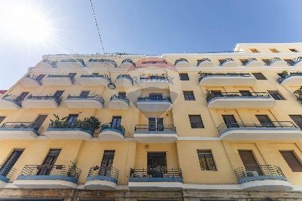 Foto Locale commerciale in Via abbrescia, Bari Umbertina - Madonnella