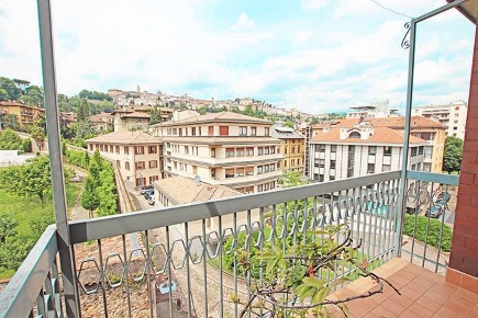 Foto Appartamento in via Cucchi, Bergamo Centro di 209 m² con 6 locali