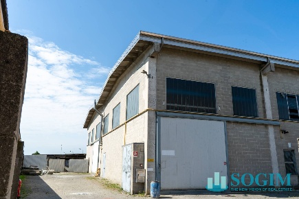 Foto Capannone industriale in Via San Maurizio, Turate Centro di 1100 m²