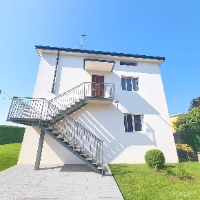 Foto Villa bifamiliare in via domenico grassi, Capriate San Gervasio Centro