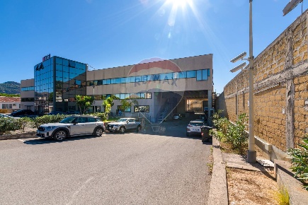 Foto Locale commerciale in Via Ugo La Malfa, Palermo Cardillo di 1300 m²