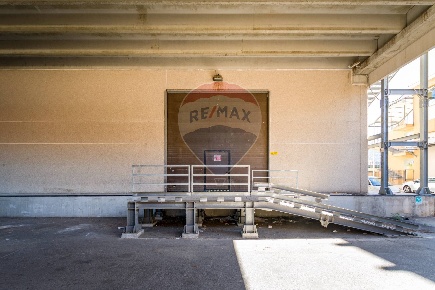 Foto Locale commerciale in Via Ugo La Malfa, Palermo Cardillo di 1300 m²