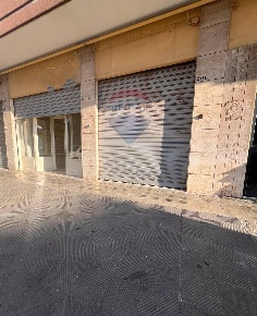 Foto Locale commerciale in Via Dante Alighieri, Triggiano di 100 m²