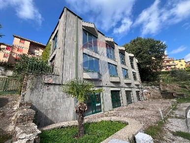 Foto Locale commerciale in Via Madonna di Loreto, Soriano nel Cimino Centro