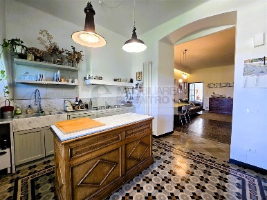 Foto Appartamento a Sarzana di 140 m² con 5 locali in vendita