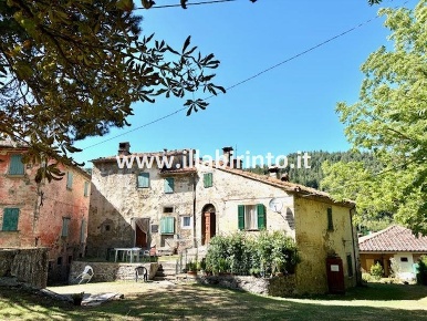 Foto Casa indipendente a Marradi di 240 m² in vendita