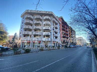 Foto Box in viale Agnelli, Lodi Braila, Stazione di 15 m² in vendita