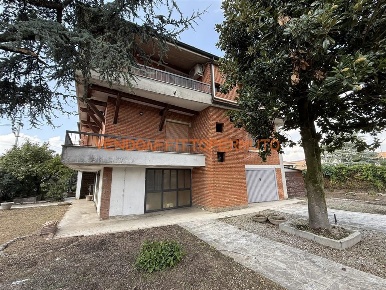 Foto Villa unifamiliare in via Balilla, Romano di Lombardia Centro