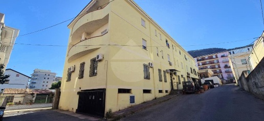 Foto Appartamento in Via Nazionale, Pizzo Centro di 271 m² con 8 locali