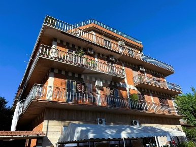 Foto Appartamento in via di borghesiana, Roma di 110 m² con 4 locali