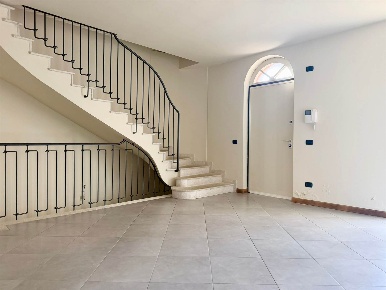 Foto Appartamento a Nave Centro di 90 m² con 3 locali in affitto