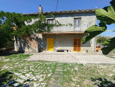 Foto Rustico a Guilmi di 202 m² con 4 locali in vendita