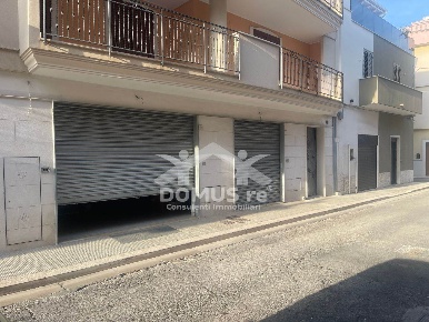 Foto Locale commerciale in Via Solferino, Andria di 100 m² con 2 locali
