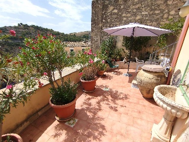 Foto Casa indipendente a Ragusa Ibla di 143 m² con 7 locali in vendita