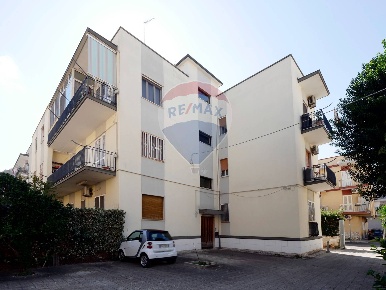 Foto Appartamento in Via Lonigro, Bari Poggiofranco di 141 m² con 4 locali