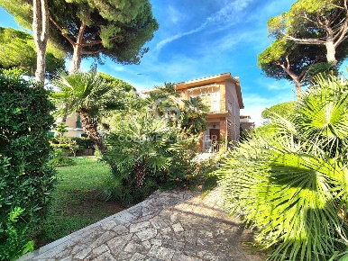 Foto Villa singola in Via Rapinio, Tarquinia Lido di Tarquinia di 150 m²