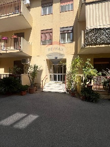 Foto Appartamento in Via Inserra, Palermo Cruillas di 110 m² con 5 locali