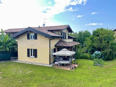 Foto Appartamento in Via Luigi Rossi, Sumirago Centro di 80 m² con 3 locali